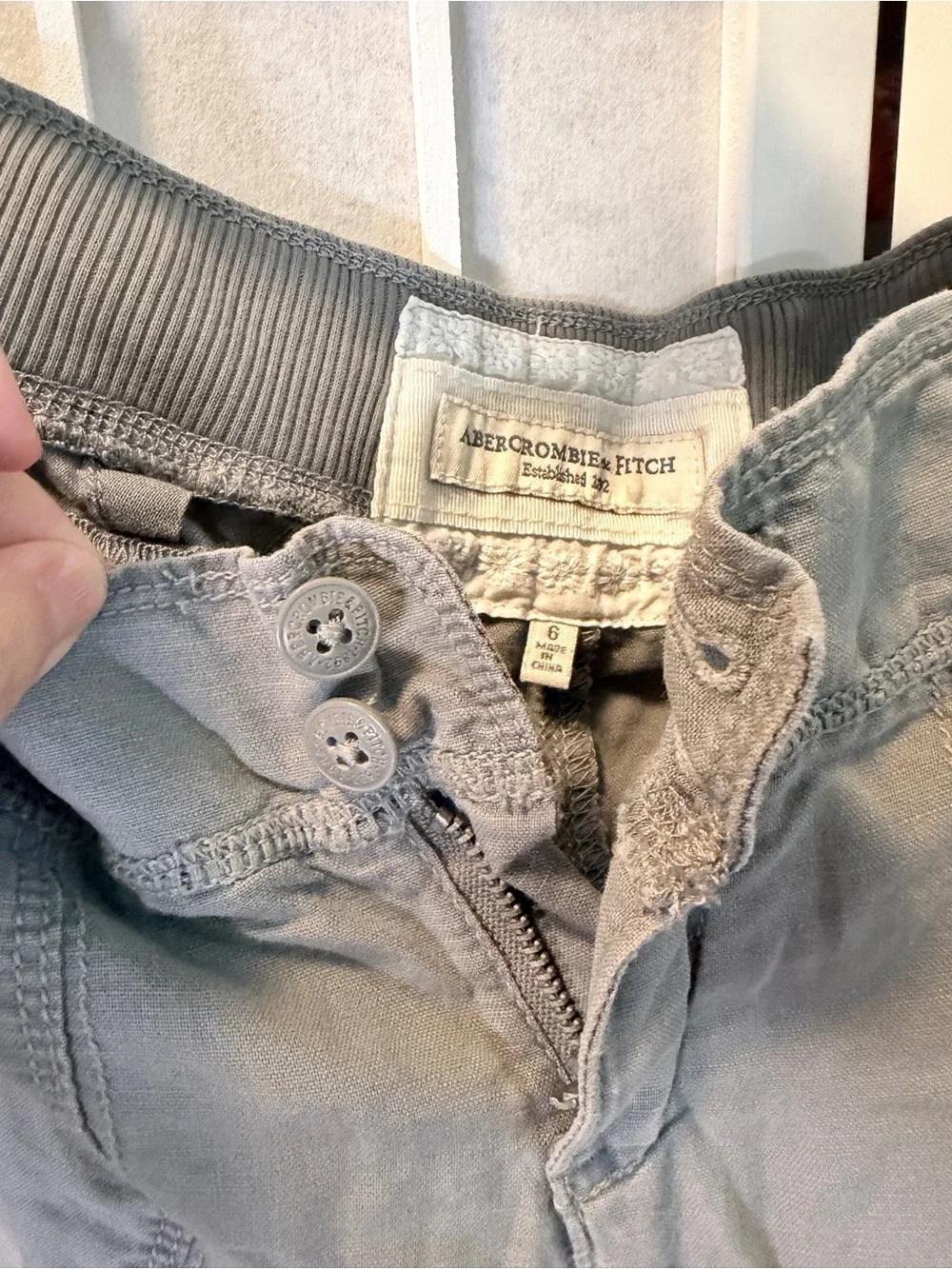 Abercrombie & Fitch Light Gray Cropped Jogger capri
